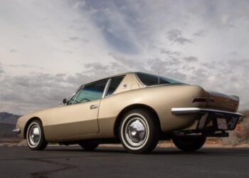 1963 Studebaker Avanti R2