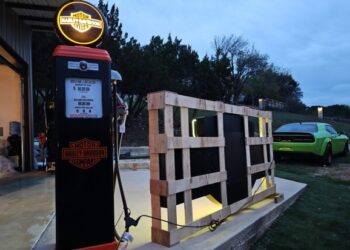 Harley-Davidson–Branded Replica Gas Pump & Neon Sign at No Reserve
