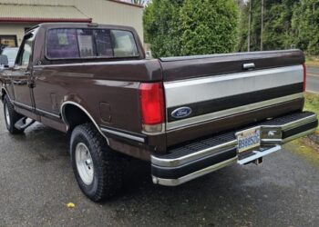 1989 Ford F-150 XLT Lariat 4×4 5-Speed at No Reserve