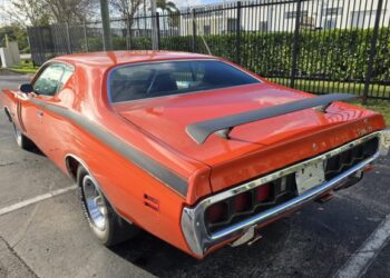 426 Hemi–Powered 1971 Dodge Charger Hardtop