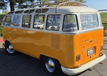 1973 Volkswagen Type 2 Kombi 23-Window Conversion