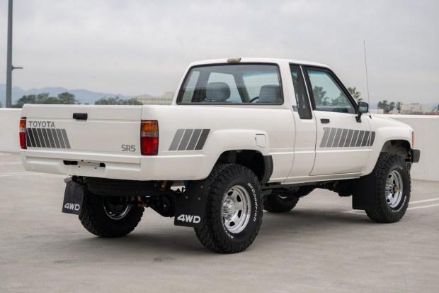 1985 Toyota Pickup XtraCab SR5 4×4 5-Speed