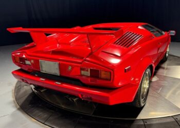 1,100-Kilometer 1989 Lamborghini Countach 25th Anniversary