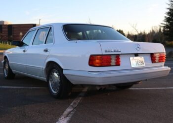 1990 Mercedes-Benz 560SEL at No Reserve
