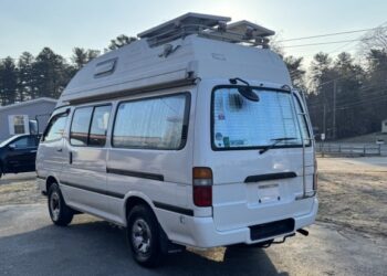 1994 Toyota HiAce Camper Diesel 4WD at No Reserve