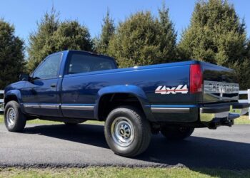 7k-Mile 1995 Chevrolet K2500 HD Silverado 4×4 5-Speed