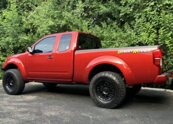 42k-Mile, Modified 2018 Nissan Frontier King Cab Desert Runner V6