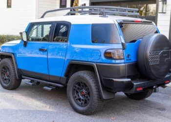 2007 Toyota FJ Cruiser 6-Speed