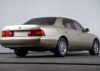 2000 Lexus LS400 at No Reserve