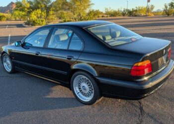 2000 BMW 528i Sport 5-Speed at No Reserve