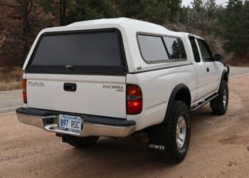 Modified 2000 Toyota Tacoma SR5 XtraCab 4×4 5-Speed at No Reserve