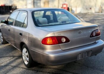 2001 Toyota Corolla CE at No Reserve