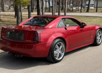 2005 Cadillac XLR at No Reserve