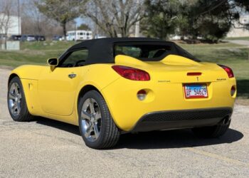 40k-Mile 2007 Pontiac Solstice 5-Speed