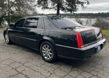 2009 Cadillac DTS-L Professional Limousine at No Reserve