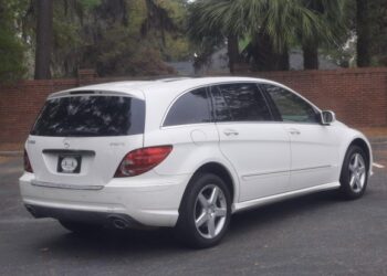 2010 Mercedes-Benz R350 4MATIC at No Reserve