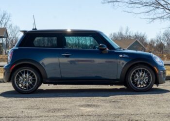 2010 Mini Cooper S 6-Speed at No Reserve