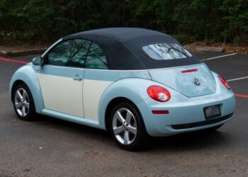 25k-Mile 2010 Volkswagen New Beetle Final Edition Convertible at No Reserve