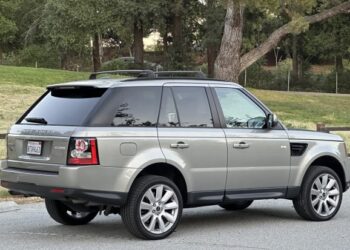 2013 Land Rover Range Rover Sport HSE Luxury at No Reserve