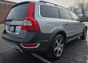 2013 Volvo XC70 T6 AWD Premier Plus at No Reserve