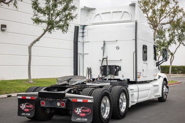 2018 Peterbilt 579 at No Reserve