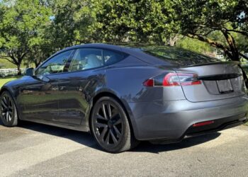 427-Mile 2022 Tesla Model S Plaid