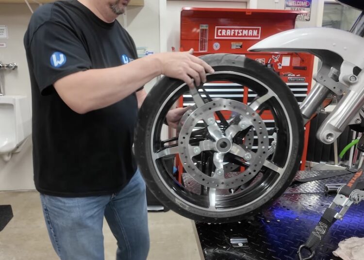 How to Remove the Front Wheel of a 2024+ Harley-Davidson Touring