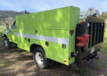 Turbocharged 1992 Ford F-350 Diesel Dually 4×4 Utility Truck w/Crane at No Reserve