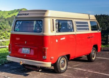 1974 Volkswagen Type 2 Westfalia 4-Speed