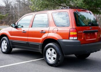 2007 Ford Escape XLS 4WD 5-Speed at No Reserve