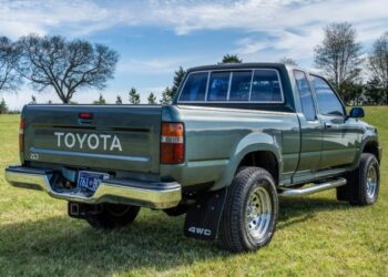 1992 Toyota Pickup XtraCab Deluxe V6 4×4 5-Speed at No Reserve