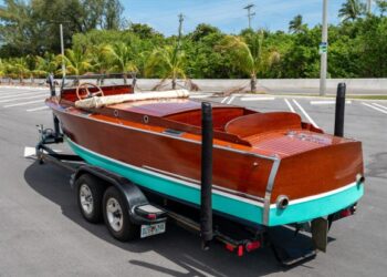 6.2L-Powered 1928 Chris-Craft 22′ Cadet Triple-Cockpit Runabout at No Reserve