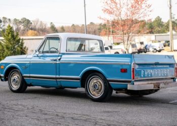 1972 Chevrolet C10 Custom Deluxe Pickup at No Reserve