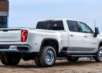 The IIHS Will Give Safety Ratings to Commercial Vehicles Now. Here’s Why That Matters