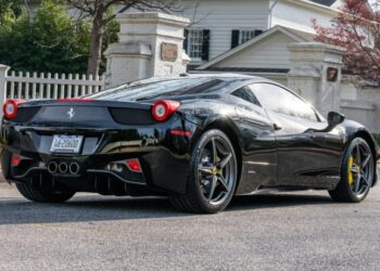 6k-Mile 2011 Ferrari 458 Italia