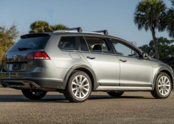 2018 Volkswagen Golf Alltrack S 6-Speed at No Reserve