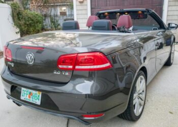 2012 Volkswagen Eos Executive at No Reserve
