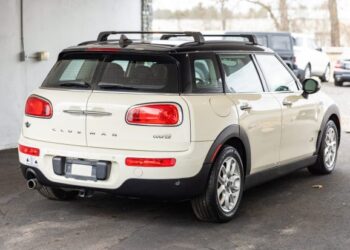 2018 Mini Clubman Cooper ALL4 6-Speed at No Reserve