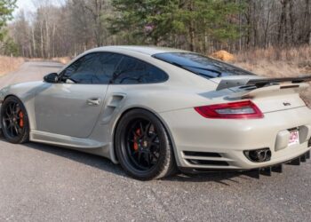 Champion Motorsport-Modified 2007 Porsche 911 Turbo Coupe 6-Speed