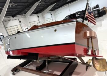 221 Flathead-Powered 1940 Boyce & Sons 16′ Hydroplane at No Reserve