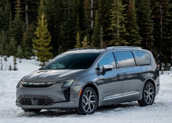 2027 Chrysler Pacifica Facelift Debuts Next Week in New York