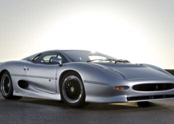 Why Did Jaguar Switch From A V12 To A Twin-Turbo V6 In The XJ220?