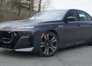 There Are Five Ways To Open The BMW i7’s Doors