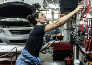 This Is The Essential Tool Every Hybrid And EV Auto Mechanic Needs