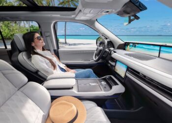Lincoln’s New Tropical Theme Turns Your SUV Into a Spa