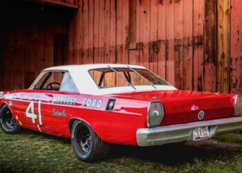 427 Side Oiler-Powered 1965 Ford Galaxie 500 Fastback Track Car