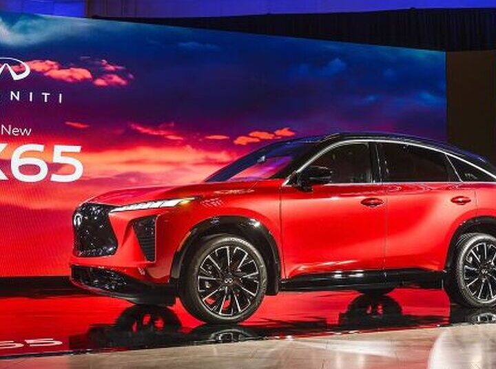 Infiniti Taps NFL Star Power to Reveal 2027 QX65 in New York
