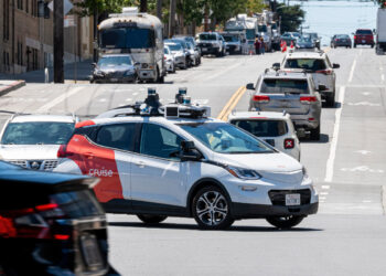 GM Says Its Cars Will Drive Themselves by 2028