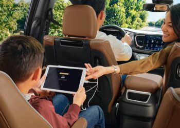 Chrysler Recalls Nearly 180,000 Pacifica and Voyager Vans for Bad Airbags