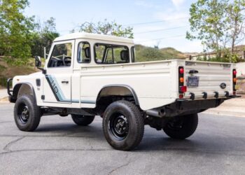 200Tdi-Powered 1990 Land Rover Defender 110 Pickup 5-Speed